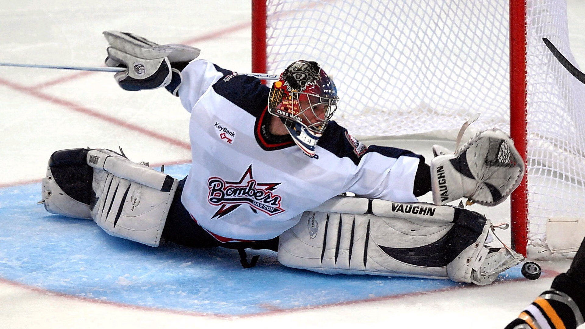 爱游戏app下载-尼克斯大胜雷霆，季后赛首轮中布伦森带伤作战，曝尼克斯有意布伦森